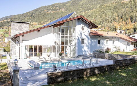 Villa 10: Piscina, Architettura, Casa, Tetto, Zona Residenziale, Casa, Villetta, Estate, Ricorrere, Catena Montuosa