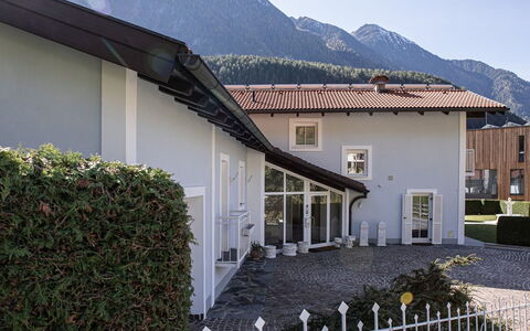 Villa 10: Zona Residenziale, Casa, Casa, Tetto, Villetta, Estate, Pendenza, Cortile, Agriturismo, Balcone
