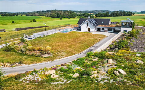 Dačice 100: Zona Residenziale, Appartamento, Estate, Ricorrere, Dimora, Balcone, Villa, Piscina
