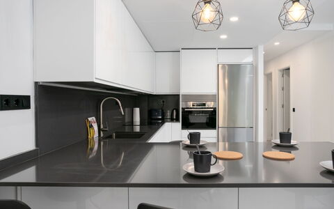Ca Maestral: Cucina, Controsoffitto, Interior Design, Elettrodomestico Da Cucina, Lampada, Parete, Mobilia, Soffitto, Pavimentazione, Legna