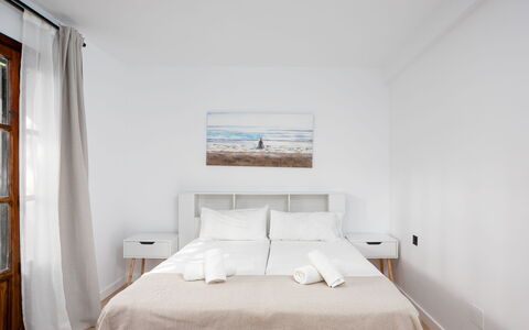 Ca Maestral: Mobilia, Pavimento, Letto, Camera Da Letto, Interior Design, Pavimentazione, Bedding, Lenzuolo, Appartamento, Biancheria