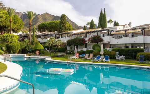 Ca Maestral: Ricorrere, Piscina, Hacienda, Shade, Giardino, Eco Hotel, Landscaping, Hotel, Terme, Resort Citta '