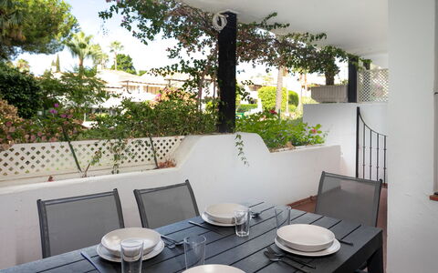 Ca Maestral: Mobilia, Pavimentazione, Sedia, Tavolo, Pavimento, Cucina & Sala Da Pranzo Tavolo, Shade, Mobili Da Esterno, Tavolo Esterno, Balcone