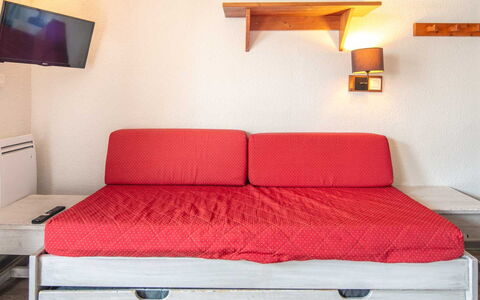 Le Borsat 4: Interior Design, Pavimentazione, Pavimento, Soffitto, Appartamento, Shade, Sedia, Lampada, Lampada, Pianta Della Casa