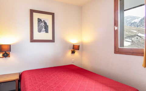 Le Borsat 4: Interior Design, Pavimentazione, Pavimento, Soffitto, Appartamento, Shade, Sedia, Lampada, Lampada, Pianta Della Casa