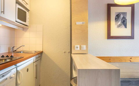 Le Borsat 4: Interior Design, Pavimentazione, Pavimento, Soffitto, Appartamento, Shade, Sedia, Lampada, Lampada, Pianta Della Casa