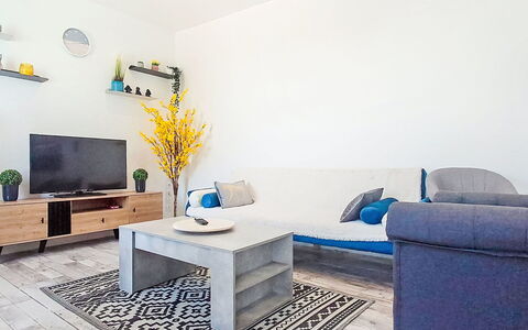 Impasse des Cabanons: Interior Design, Pavimentazione, Pavimento, Soffitto, Appartamento, Shade, Sedia, Lampada, Lampada, Pianta Della Casa