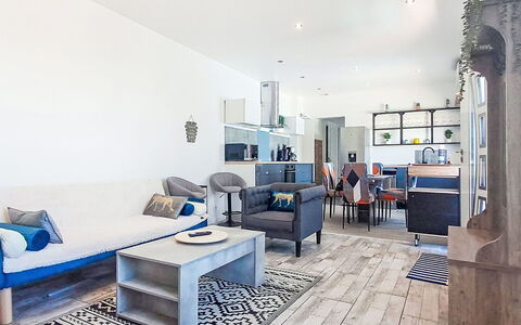 Impasse des Cabanons: Interior Design, Pavimentazione, Pavimento, Soffitto, Appartamento, Shade, Sedia, Lampada, Lampada, Pianta Della Casa