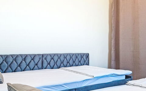 Impasse des Cabanons: Interior Design, Pavimentazione, Pavimento, Soffitto, Appartamento, Shade, Sedia, Lampada, Lampada, Pianta Della Casa