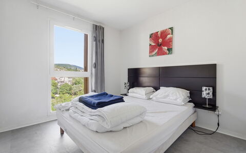 Grasse 645: Interior Design, Pavimentazione, Pavimento, Soffitto, Appartamento, Shade, Sedia, Lampada, Lampada, Pianta Della Casa