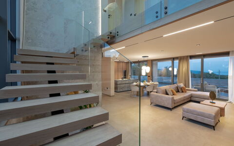 Teulu: Interior Design, Pavimentazione, Pavimento, Soffitto, Appartamento, Shade, Sedia, Lampada, Lampada, Pianta Della Casa