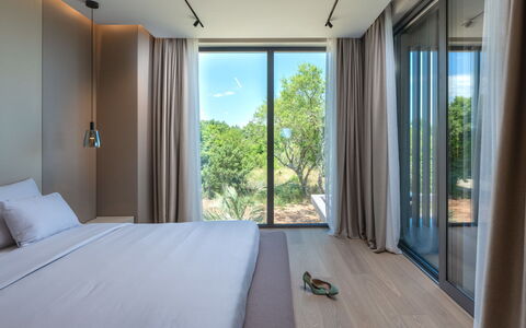 Teulu: Interior Design, Pavimentazione, Pavimento, Soffitto, Appartamento, Shade, Sedia, Lampada, Lampada, Pianta Della Casa
