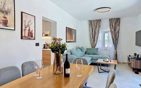 Kala: Interior Design, Pavimentazione, Pavimento, Soffitto, Appartamento, Shade, Sedia, Lampada, Lampada, Pianta Della Casa