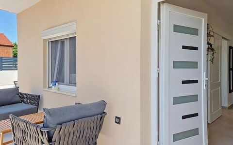 Kala: Interior Design, Pavimentazione, Pavimento, Soffitto, Appartamento, Shade, Sedia, Lampada, Lampada, Pianta Della Casa