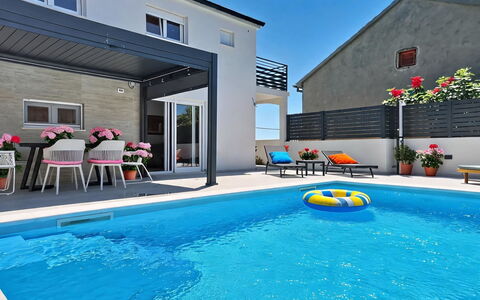 Kala: Interior Design, Pavimentazione, Pavimento, Soffitto, Appartamento, Shade, Sedia, Lampada, Lampada, Pianta Della Casa