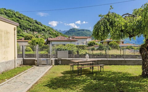 Casa Betulla: Interior Design, Pavimentazione, Pavimento, Soffitto, Appartamento, Shade, Sedia, Lampada, Lampada, Pianta Della Casa