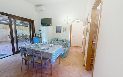 Villa del Mare: Interior Design, Pavimentazione, Pavimento, Soffitto, Appartamento, Shade, Sedia, Lampada, Lampada, Pianta Della Casa