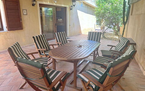 Villa del Mare: Interior Design, Pavimentazione, Pavimento, Soffitto, Appartamento, Shade, Sedia, Lampada, Lampada, Pianta Della Casa
