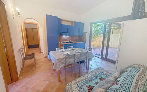 Villa del Mare: Interior Design, Pavimentazione, Pavimento, Soffitto, Appartamento, Shade, Sedia, Lampada, Lampada, Pianta Della Casa