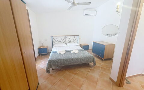 Villa del Mare: Interior Design, Pavimentazione, Pavimento, Soffitto, Appartamento, Shade, Sedia, Lampada, Lampada, Pianta Della Casa