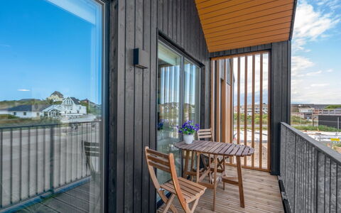 Ila - 350M from the Sea: Legna, Materiale Composito, Latifoglie, Plank, Deck, Color Legno, Balcone, Pavimento In Legno, Legname, Raccordo