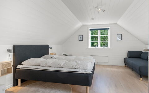 Stanko - 300M from the Sea: Legna, Camera Da Letto, Letto, Pavimentazione, Pavimento, Bedding, Telaio Del Letto, Interior Design, Lenzuolo, Pavimento In Legno