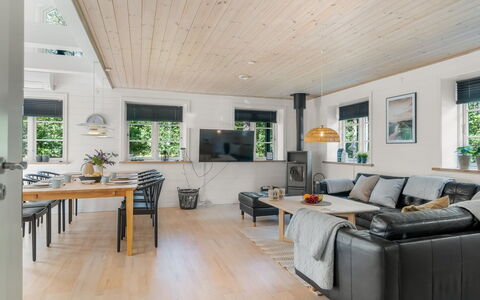 Stanko - 300M from the Sea: Legna, Pavimentazione, Soffitto, Interior Design, Pavimento In Legno, Casa, Pavimento, Mobilia, Latifoglie, Soggiorno