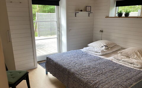 Stanko - 300M from the Sea: Legna, Mobilia, Pavimento, Pavimentazione, Camera Da Letto, Letto, Latifoglie, Bedding, Telaio Del Letto, Color Legno