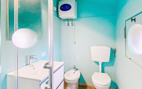 Cecina 570: Toilet Seat, Idraulico Fixture, Bagno, Gabinetto, Lavandino Del Bagno, Interior Design, Pavimentazione, Pavimento, Idraulico, Lavello