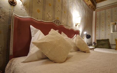 I Tre Camini: Interior Design, Camera Da Letto, Lenzuolo, Biancheria, Illuminazione, Bedding, Mobilia, Letto, Camera, Lampada