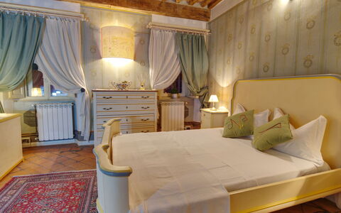I Tre Camini: Mobilia, Interior Design, Letto, Camera Da Letto, Pavimentazione, Legna, Pavimento, Camera, Lenzuolo, Bedding