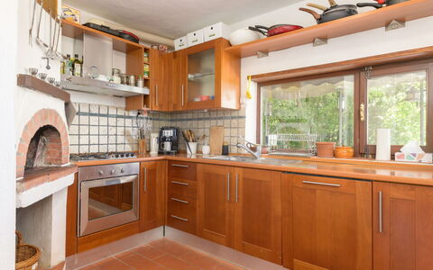 Cuculo: Cucina, Elettrodomestico Da Cucina, Controsoffitto, Mobilia, Cabinetry, Apparecchio Major, Interior Design, Pavimentazione, Legna, Soffitto