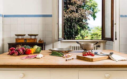 Flor Grand Lake Villa: Tavola, Cucina, Frutta, Cibo, Controsoffitto, Interior Design, Mobilia, Elettrodomestico Da Cucina, Produrre, Casa
