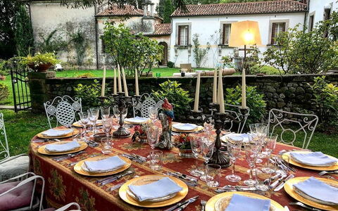 Villa Veneta - Historic Villa in the Prosecco Hill: Tovaglia, Tavola, Tavolo, Mobilia, Serveware, Bicchieri, Dishware, Stemware, Biancheria, Sala Da Pranzo