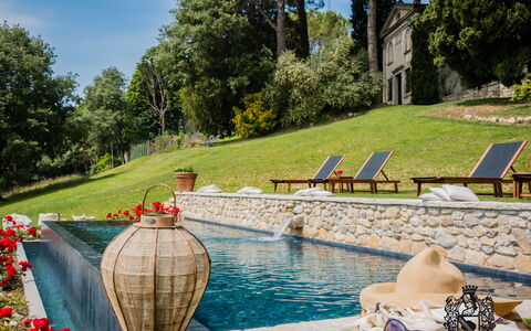 Villa Veneta - Historic Villa in the Prosecco Hill: Piscina, Giardino, Mobili Da Esterno, Landscaping, Ricorrere, Flagstone, Giochi D'Acqua, Backyard, Estate, Shade