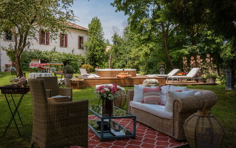 Villa Veneta - Historic Villa in the Prosecco Hill: Mobilia, Tavolo, Mobili Da Esterno, Sedia, Giardino, Tavolo Esterno, Shade, Backyard, Cortile, Tavolino Da Caffè