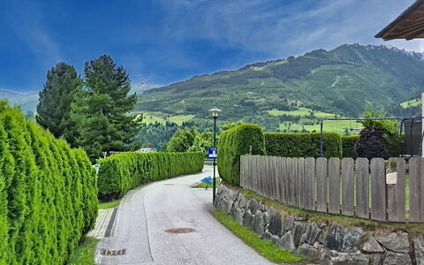 Boutique Appartement Tauernblick: Geografia Montane, Verde, Montagna, Collina, Highland, Paesaggio, Nube, Hill Station, Catena Montuosa
