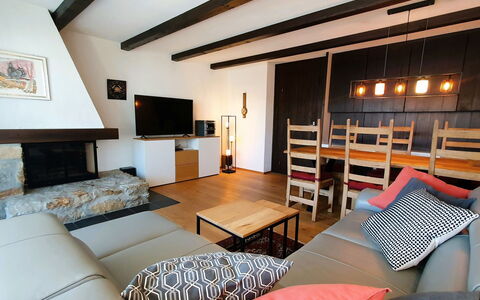Via Sulten 12: Mobilia, Interior Design, Pavimentazione, Pavimento, Legna, Soffitto, Camera, Divano, Soggiorno, Illuminazione