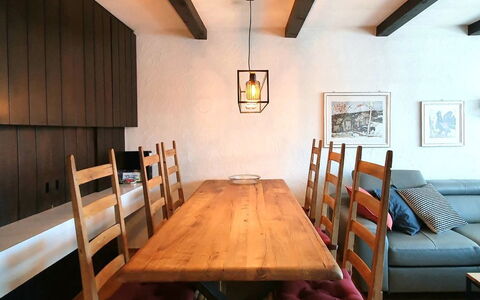 Via Sulten 12: Mobilia, Interior Design, Pavimentazione, Parete, Pavimento, Legna, Tavolo, Soffitto, Sedia, Cucina & Sala Da Pranzo Tavolo