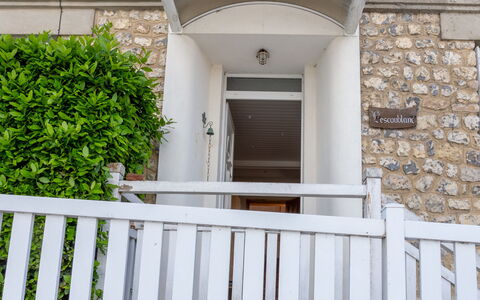 Villerville: Legna, Portico, Corrimano, Materiale Composito, Porta, Balcone, Colonna, Porta A Casa, Le Scale, Modanatura