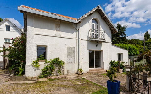 Villerville: Parete, Costruzione, Finestra, Casa, Casa, Zona Residenziale, Arbusto, Porta, Architettura