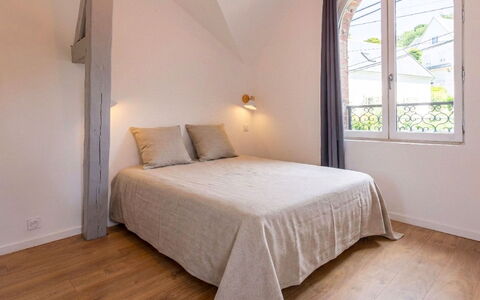 Villerville: Pavimentazione, Interior Design, Legna, Pavimento, Camera Da Letto, Soffitto, Mobilia, Letto, Camera, Pavimento In Legno