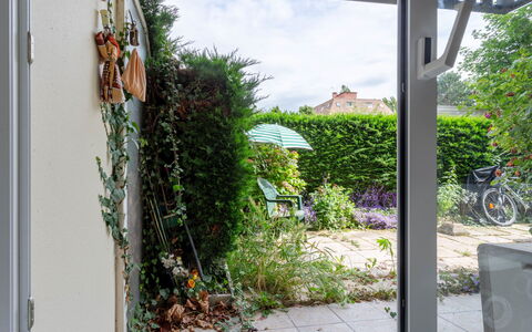 Les Portes de la Mer: Arbusto, Porta, Shade, Giardino, Vaso Di Fiori, Porta A Casa, Pianta Della Casa, Cortile, Backyard, Cortile