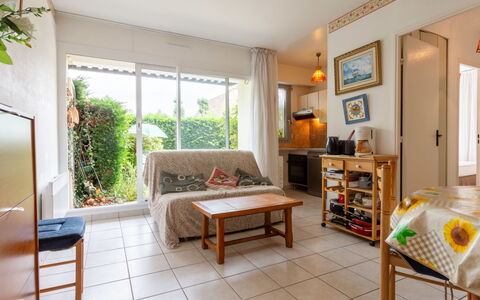 Les Portes de la Mer: Mobilia, Pavimentazione, Interior Design, Pavimento, Casa, Appartamento, Sedia, Soggiorno, Camera, Porta