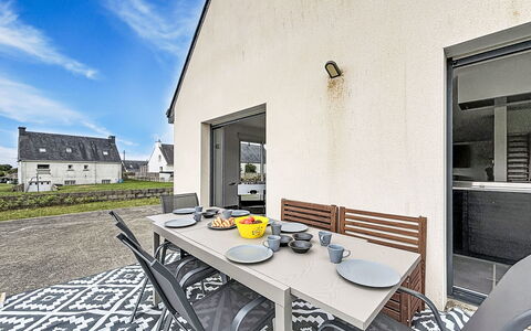 Maison Kergrosse: Casa, Calcestruzzo, Driveway, Mobili Da Esterno, Balcone, Illuminazione Diurna, Villa, Cortile