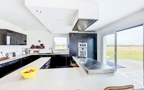 Maison Kergrosse: Cucina, Interior Design, Mobilia, Controsoffitto, Pavimentazione, Soffitto, Lampada, Elettrodomestico Da Cucina, Pavimento, Illuminazione