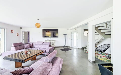 Maison Kergrosse: Interior Design, Divano, Pavimentazione, Soffitto, Mobilia, Casa, Soggiorno, Pavimento, Architettura, Illuminazione