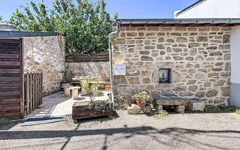 Maison Nid de la Ria: Parete, Porta, Roccia, Vaso Di Fiori, Calcestruzzo, Muro ​​Di Pietra, Flagstone, Pianta Della Casa, Porta A Casa, Cobblestone
