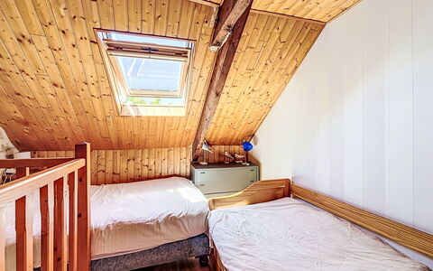Maison Nid de la Ria: Mobilia, Pavimento, Pavimentazione, Legna, Interior Design, Camera Da Letto, Soffitto, Camera, Letto, Illuminazione