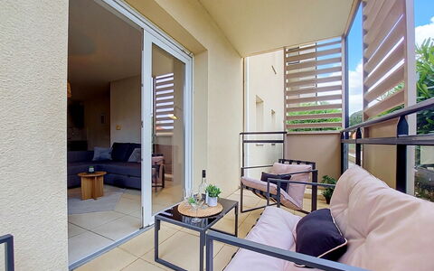 L'Etoile du Sud: Mobilia, Pavimentazione, Interior Design, Pavimento, Appartamento, Casa, Sedia, Balcone, Divano, Soggiorno
